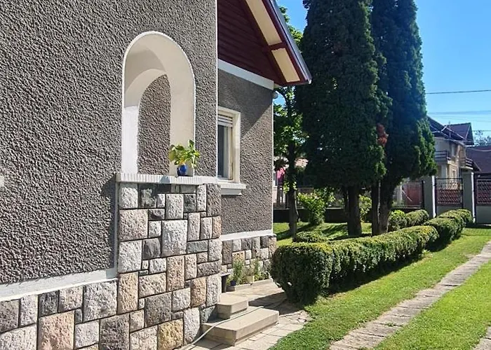 Petit Castel